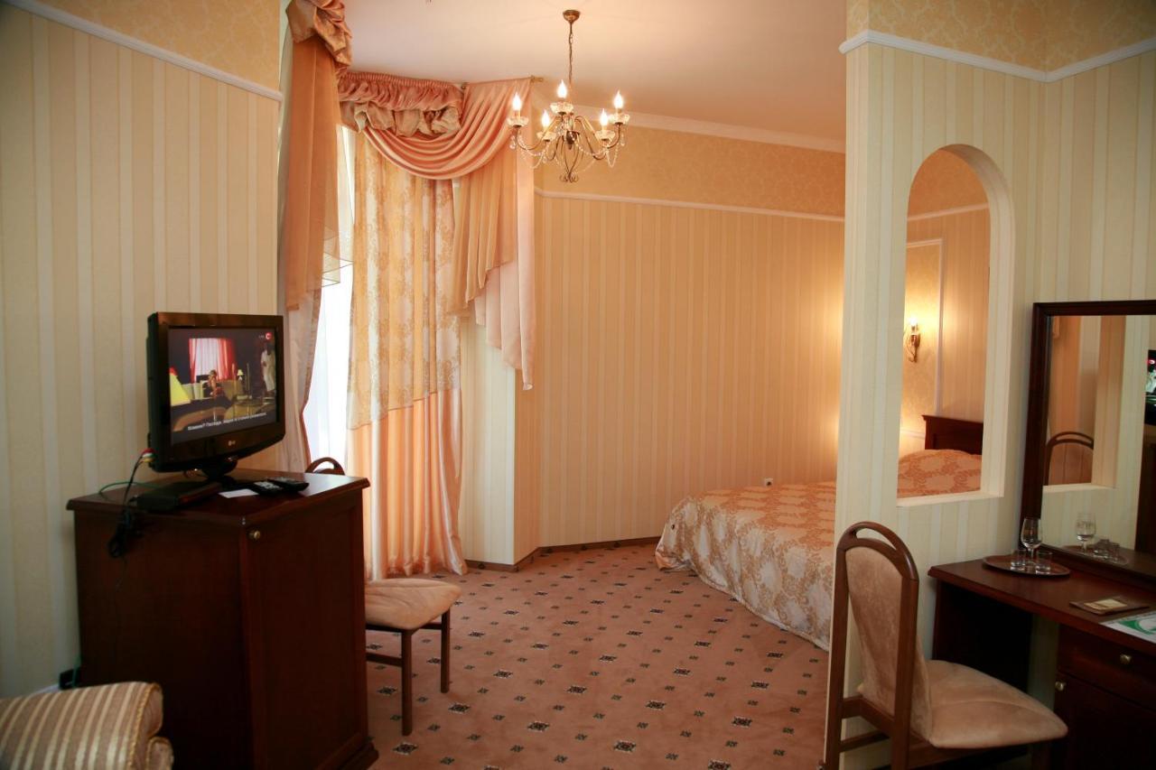 Optima Collection Park Hotel Ivano-Frankivsk Exterior photo