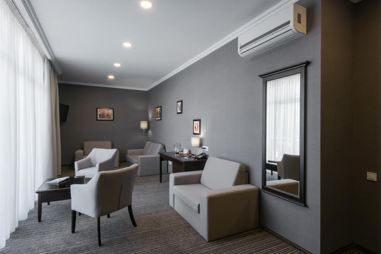 Optima Collection Park Hotel Ivano-Frankivsk Exterior photo